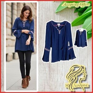 St. John’s Bay NEW - Sz XL - American navy keyhole front bell sleeved Top